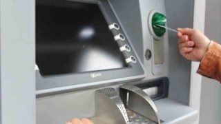 海外ATM利用手数料と現地ATM手数料の違いは？手数料不要のカード一覧